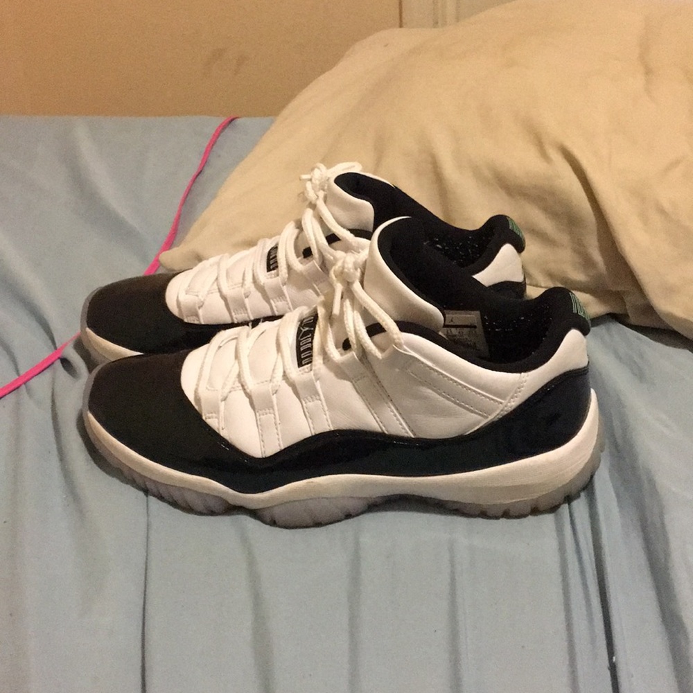 JORDAN 11s
